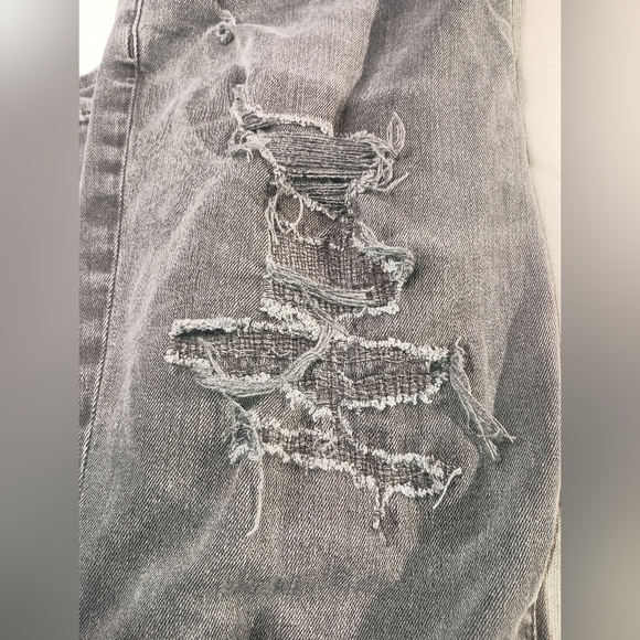 2/$30 Gray AMERICAN EAGLE Distressed Thrash Grunge Women's Jeans (#1,184) - Picture 2 of 10